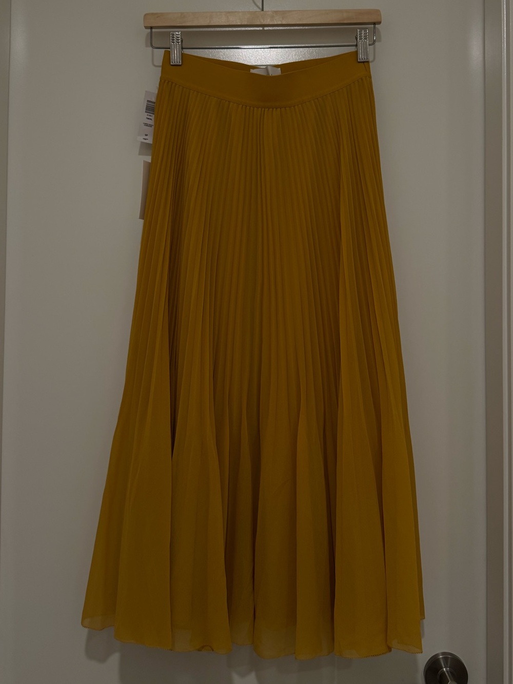 NWT Aritzia Wilfred Twirl Skirt Mustard Yellow Gold Pleated Midi S